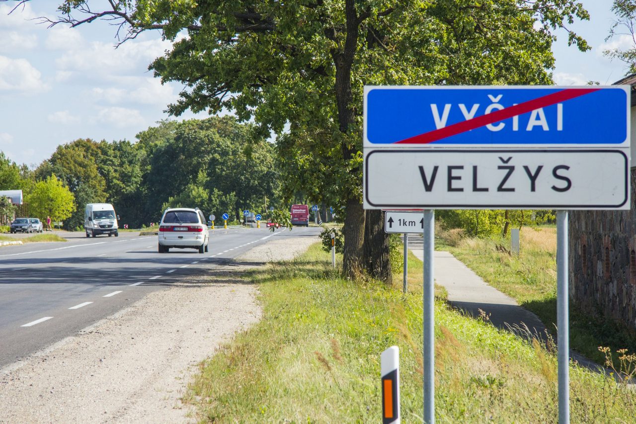 Panevėžio rajone pradeda trūkti geriamojo vandens. Tiekėjai teisinasi nepaprastąja padėtimi ir paskelbė veto daržų laistymui iš vandentiekio bokšto gyventojus pasiekiančiu vandeniu. Ar vandentiekininkai buvo pasiruošę karštai vasarai?