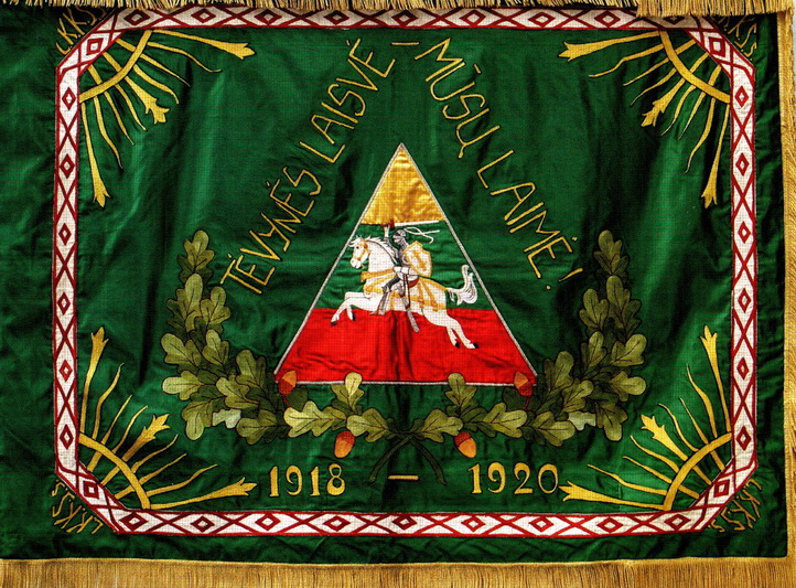 Juozo Kaminsko sukurta Lietuvos savanorių vėliava. PANEVĖŽIO KRAŠTOTYROS MUZIEJAUS FONDŲ nuotr.