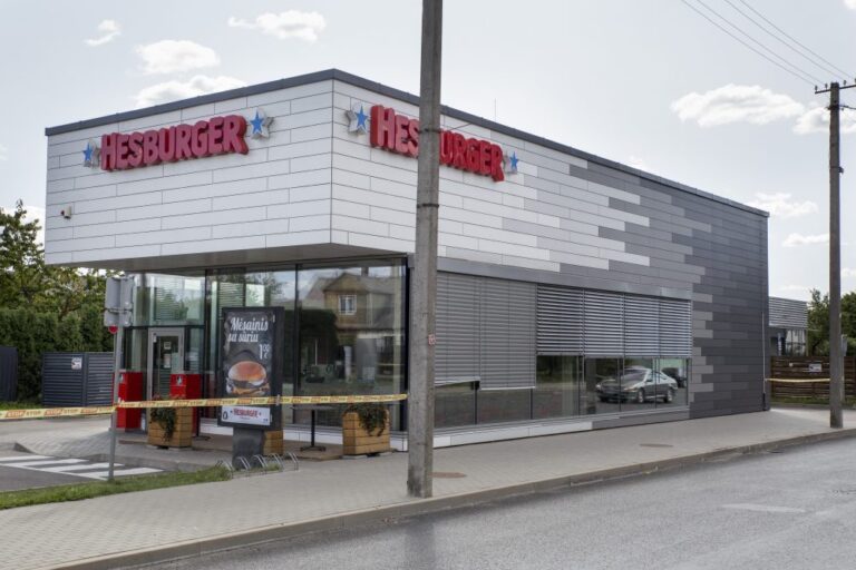 Ugniagesių sirenos trečiadienio rytą pažadino panevėžiečius, gyvenančius netoliese Smėlynės gatvėje veikiančios „Hesburger“ greitojo maisto užkandinės.