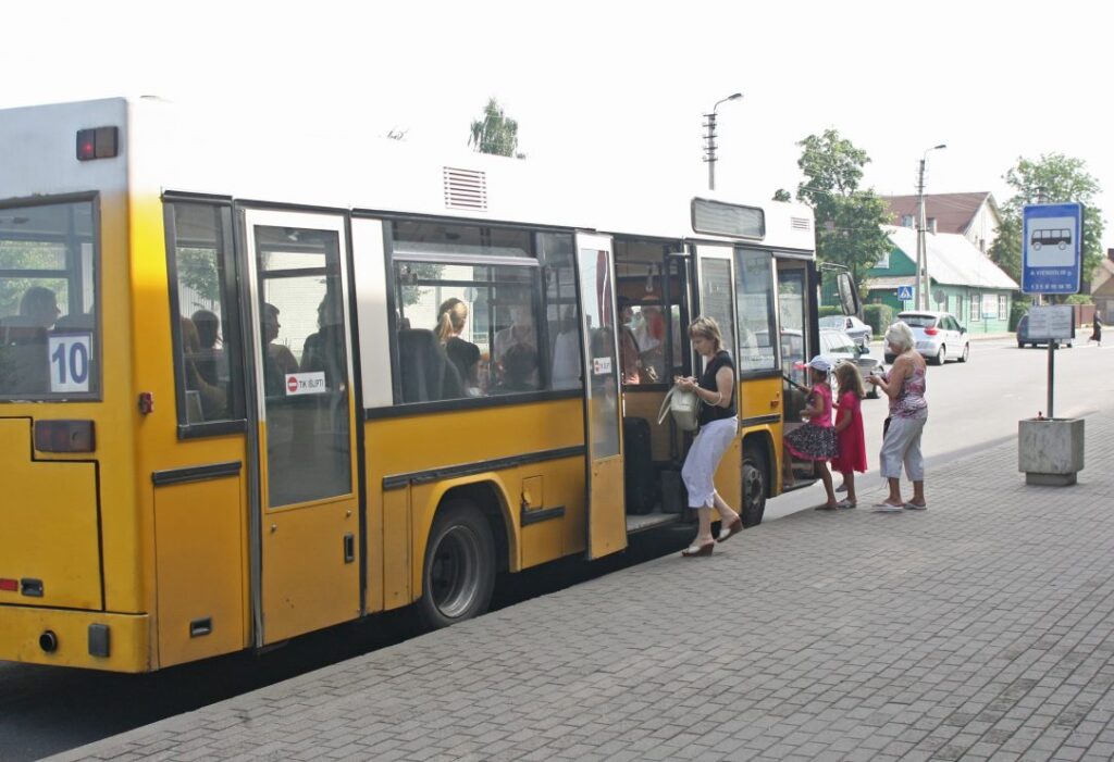 Dalis šalies tolimojo susisiekimo kompanijų dedasi prie iniciatyvos užtikrinti didesnį autobusų keleivių saugumą bei ragins juos kelionės metu segtis saugos diržus.