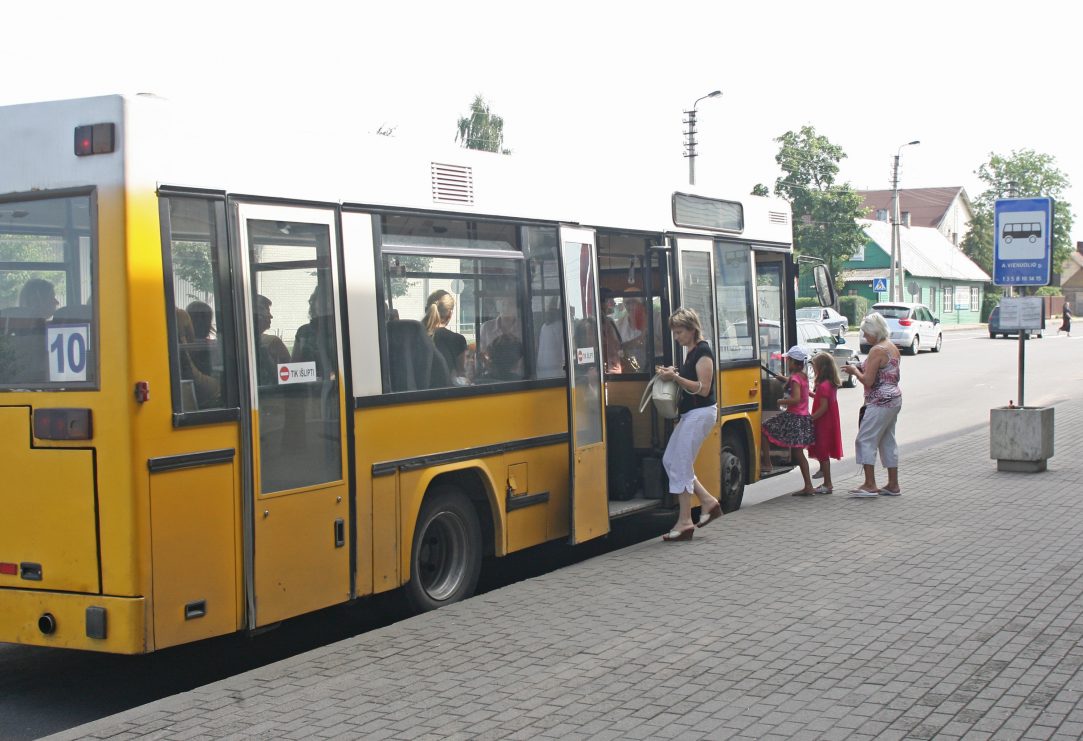 Dalis šalies tolimojo susisiekimo kompanijų dedasi prie iniciatyvos užtikrinti didesnį autobusų keleivių saugumą bei ragins juos kelionės metu segtis saugos diržus.