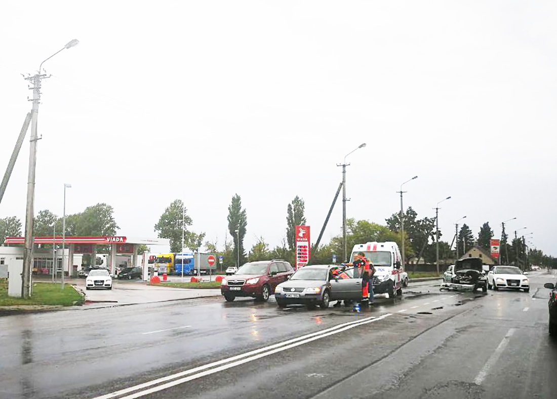 Sekmadienio vakarą, apie 18.46 val., Ramygalos gatvėje susidūrus dviem automobiliams, nukentėjo vieno jų vairuotoja.