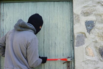 Šį penktadienį per vieną valandą net du Panevėžio rajono Berčiūnų kaimo tos pačios gatvės gyventojai pastebėjo buvę aplankyti vagių.