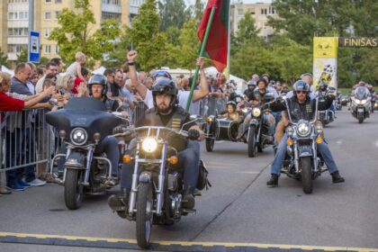 Penktadienio vakarą iškilmingai buvo atidaryta tris dienas truksianti sporto ir pramogų fiesta – jubiliejinis, jau 15-asis triatlonas. Organizatoriams pavyko užsakyti gerą orą, tad itin daug panevėžiečių atėjo palaikyti sportininkų.