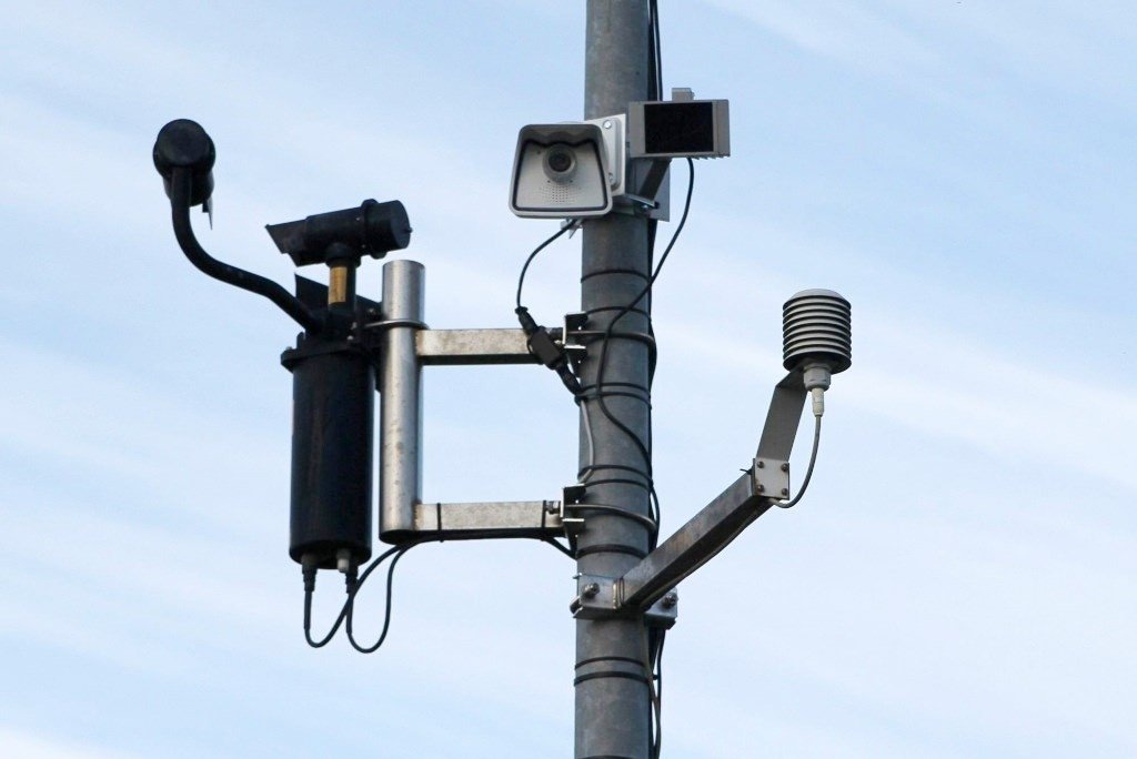 Lietuvos valstybinės reikšmės keliuose šiuo metu yra sumontuotos 25 greičio palaikymo sistemos (sektoriniai greičio matuokliai), kuriomis skaičiuojamas vidutinis transporto priemonių greitis. Sektoriniai greičio matuokliai iki šiol tik fiksavo pažeidimus, tačiau, atlikus metrologinę patikrą, matuoklių užfiksuoti duomenys nuo rugsėjo pradžios bus perduodami į Administracinių nusižengimų registrą (ANR).