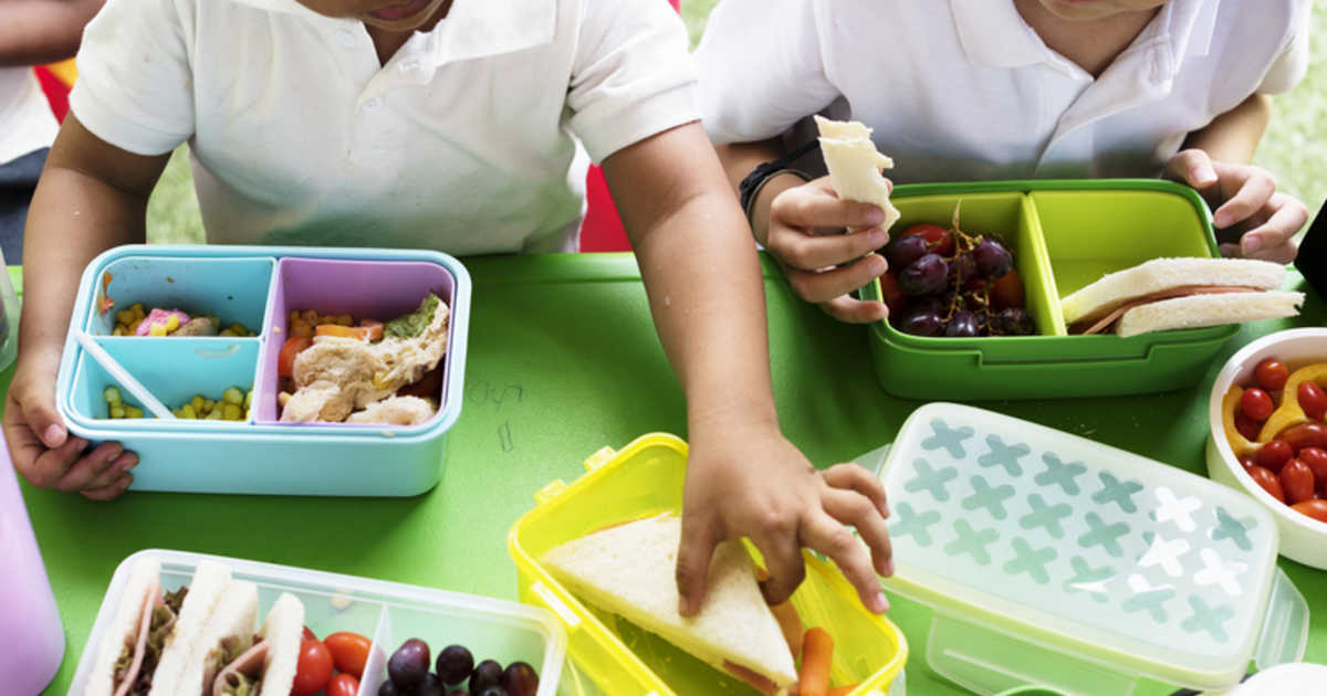 Tėvai turėtų spręsti, kokio maisto jų vaikai turėtų neštis į mokyklas, jiems galima tik patarti, o ne drausti, teigia premjeras Saulius Skvernelis.