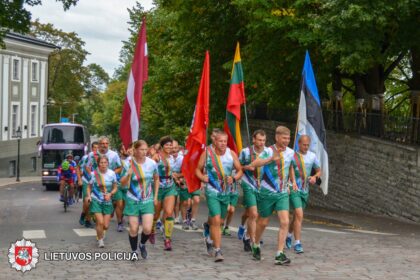 Rugpjūčio 24-26 dienomis Lietuvos bėgimo mėgėjų asociacija organizavo 27-ąjį Baltijos kelio bėgimą. Bėgimo tikslas – priminti trijų Baltijos valstybių siekį atkurti laisvę ir nepriklausomybę. „Baltijos kelio“ bėgimą 1991 metais pirmą kartą organizavo Lietuvos ištvermingųjų sporto sąjūdis „Ąžuolai ir Liepos“.