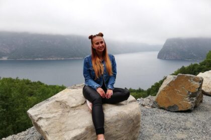 Netrukus dvidešimtąjį gimtadienį švęsiančios Gabijos Jurkėnaitės vardas Aukštaitijos sostinėje žinomas ne vienam savo aplinkai neabejingam panevėžiečiui. Prieš porą metų išvykusi studijuoti į Vilnių, aktyvi mergina nenusisuko nuo gimtojo miesto, ypač nuo jo jaunimo, nes, kaip sako pati, yra patriotė iki kaulų smegenų.