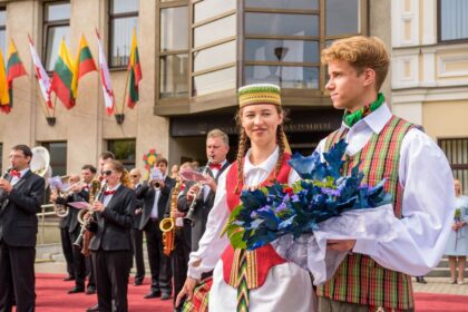 Iš dangaus oro balionų ankstyvą rytą pasveikintas Panevėžys pradėjo švęsti savo 515-ąjį gimtadienį. Per tris savaitgalio dienas laukia gausybė renginių ir pramogų, skirtų tiek jaunimui, tiek vyresniems miesto gyventojams ir svečiams.