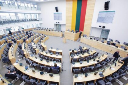 Kaip dirba valdžios išrinktieji, turėtų būti jokia paslaptis rinkėjams, tačiau tik kiek daugiau nei pusė visų parlamentarų viešai skelbia apie savo susitikimus su interesų grupėmis ir registruotais lobistais.