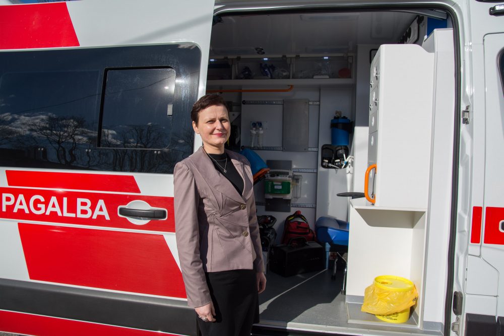 Miesto „greitukė“ gyvena persikėlimo nuotaikomis. Jau spalį Panevėžio greitosios medicinos pagalbos stoties dispečerinė turėtų persikelti į pastatą Sietyno gatvėje. Medikų brigadoms, į iškvietimus važiuojančioms iš Smėlynės gatvės, įkurtuvių teks dar palaukti – iki kitų metų.