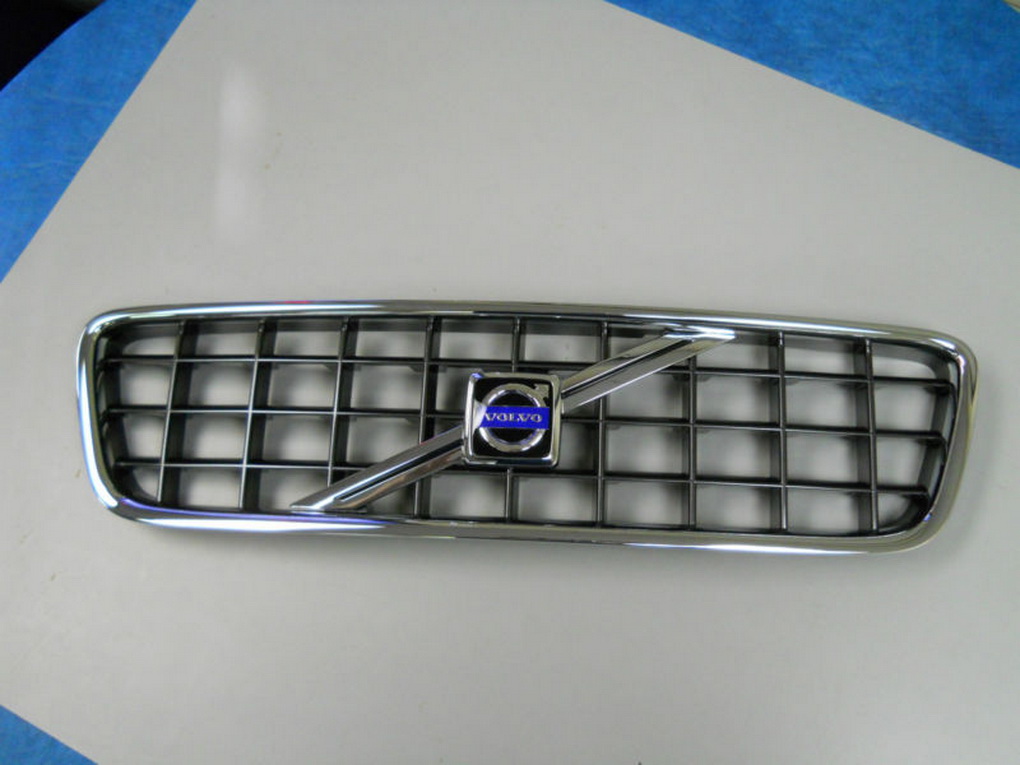 Praėjusi para buvo itin nerami automobilių savininkams. Du gatvėje laikyti automobiliai buvo smarkiai apgadinti, kitus lankė vagys.