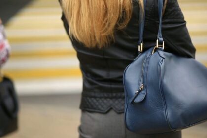 Panevėžiečiai sunerimę, ar tik miestui negrįžta taip sunkiai atsikratytas Čikagos vardas. Dar net neįpusėjus spalio mėnesiui, Aukštaitijos sostinėje gatvėse jau penkis kartus užpulti ir apiplėšti žmonės. Policijai šiemet prasčiau sekasi sučiupti nusikaltėlius. Pernai per 10 mėnesių iš 44 įvykdytų apiplėšimų buvo išaiškinti 33, o šiemet per tą patį laiką iš 47 – tik 19.