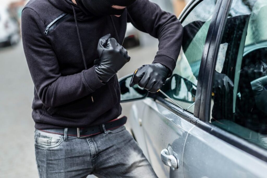 Automobilių vagys naktį įsisuko į Klaipėdos gatvės mikrorajoną.