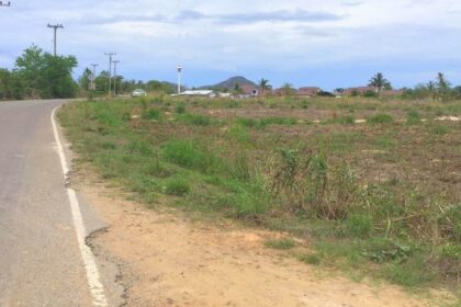 Ne vienas Panevėžio rajono gyventojas pastarąjį mėnesį patyrė šoką sužinojęs, kad turi žemės daugiau, nei galvojo, o sklypo po namu vertė išaugo iki sostinės kainų. Už galvos stveriasi ir Panevėžio rajono savivaldybės darbuotojai, išsiuntinėję laiškus su tokiomis „puikiomis“, bet klaidingomis žiniomis.