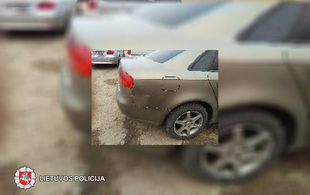 2018-11-22 Panevėžyje, J. Janonio g., apgadintas automobilis „Audi A4“. Jį apgadinusio automobilio vairuotojas iš eismo įvykio vietos pasitraukė.