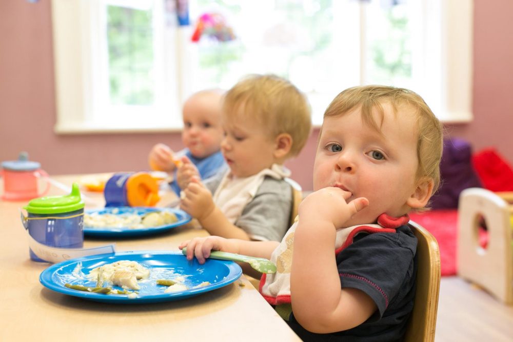 Nacionalinio visuomenės sveikatos centro Panevėžio departamentas informuoja, kad iki šios savaitės pradžios iš Respublikinės Panevėžio ligoninės Infekcinių ligų skyriaus gauta informacija apie 6 galimai susijusius susirgimus ūmia žarnyno infekcija. Iki lapkričio 7 d. iš gydymo įstaigos gauti 3 pranešimai apie galutines šių pacientų susirgimų diagnozes – laboratoriniais metodais patvirtinta salmonelinio enterito diagnozė. Kitų pacientų tyrimų rezultatų dar laukiama.