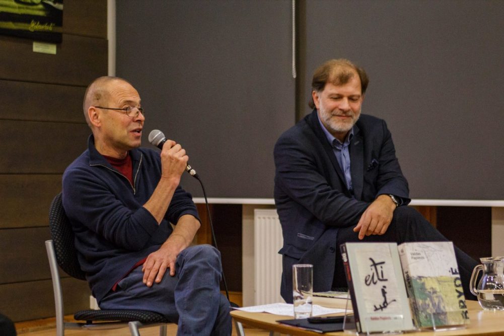 Kol tiek jaunimas, tiek brandaus amžiaus skaitytojai medžiote medžioja V. Papievio knygas, jis pats, kaip ir visi didieji meistrai, susitikimo metu liko kuklus, su išskirtine meile ir pagarba skaitytojams.