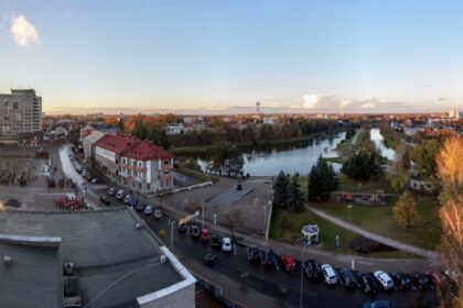 Naujausią savivaldybių indeksą pristatęs Lietuvos laisvosios rinkos institutas (LLRI) pažymi, kad tarp regionų vis dar gilus tarpeklis. Klaipėda, Vilnius ir toliau sparčiai iriasi į priekį, o Panevėžio miestas plūduriuoja pasroviui. Nors tarp mažųjų savivaldybių gana neblogai atrodo Panevėžio rajonas, bet ir čia dar yra kur pasistengti.