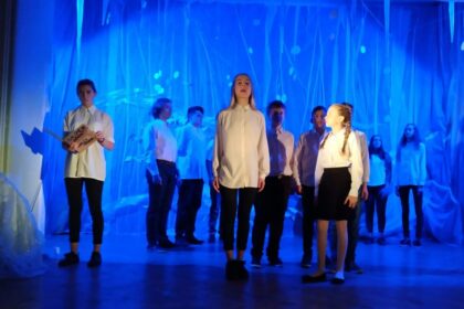 Panevėžio Vytauto Žemkalnio gimnazija lapkritį tradiciškai mini savo mokytojos, poetės Salomėjos Nėries gimtadienį – šįkart jau 114-ąjį.