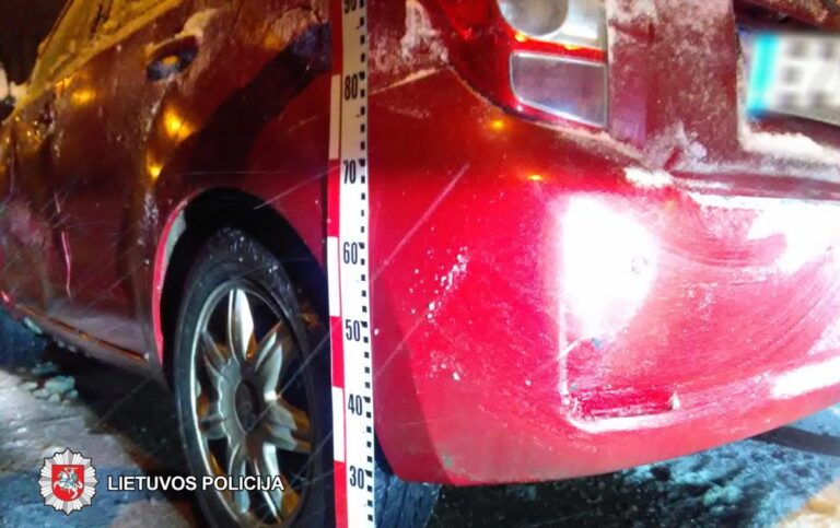 2018-12-14, Panevėžyje, Molainių g., apgadintas automobilis „VW Passat“. Jį apgadinusio automobilio vairuotojas iš eismo įvykio vietos pasitraukė.