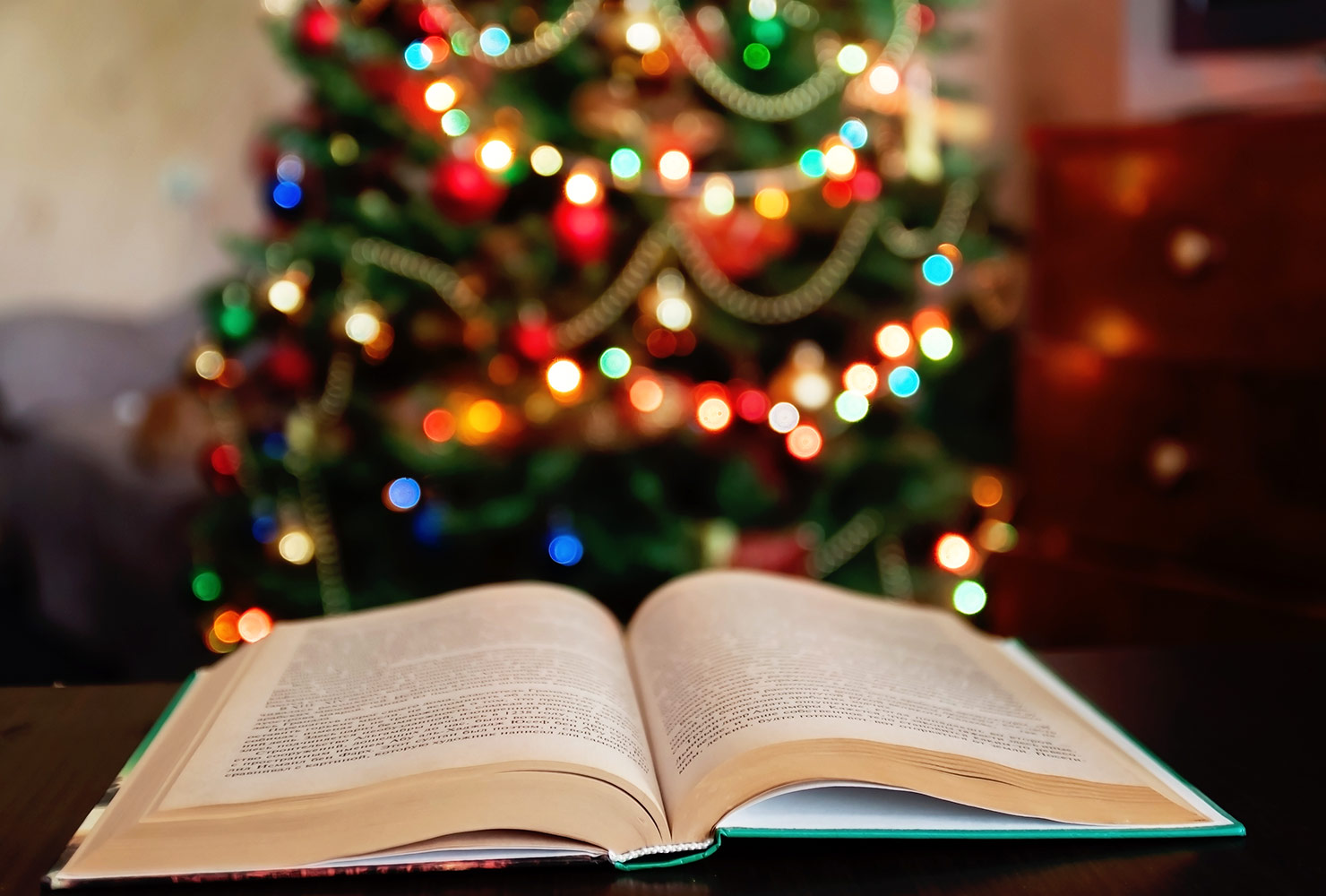 Išaušęs Kalėdų rytas pripildo dieną šviesos, o širdį – gerumo ir ramybės. Tegul Kalėdos tampa puikia proga atsiprašyti ir atleisti, tegul suvienija ir sušildo, įkvepia ir sustiprina.