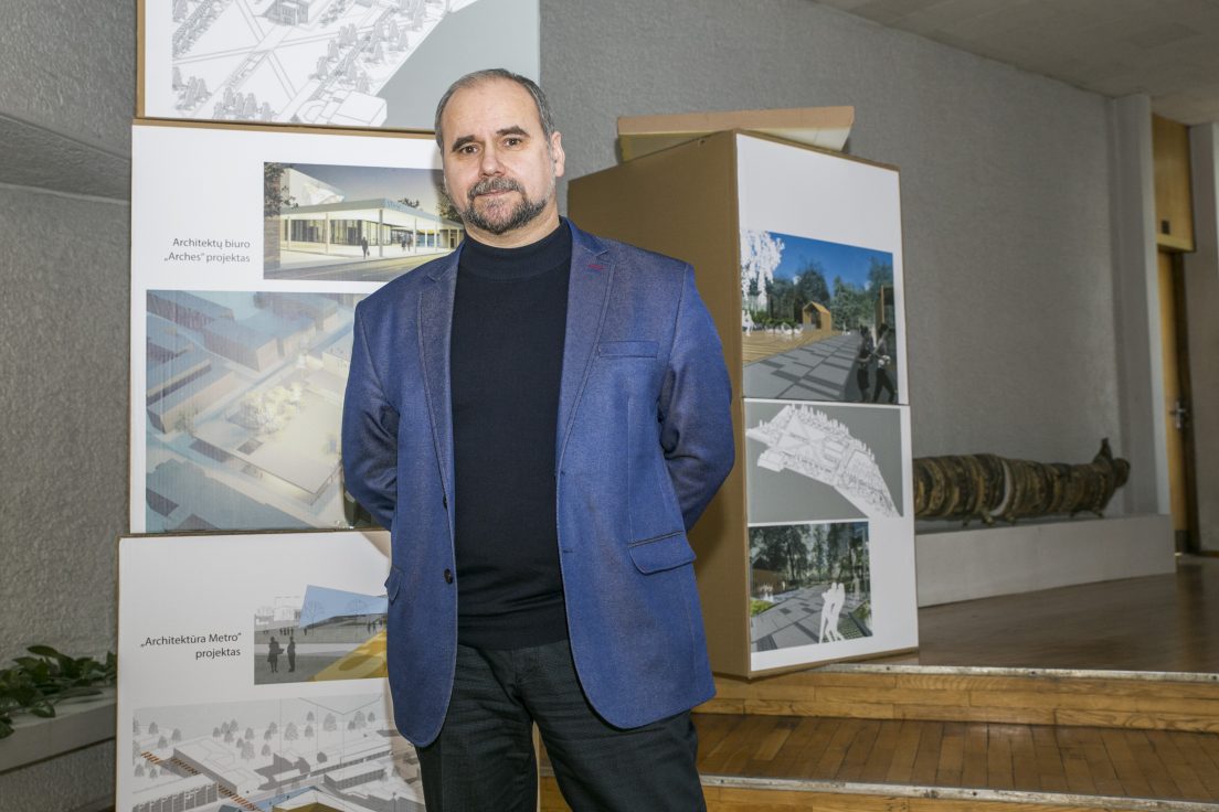 Panevėžio savivaldybės tarybai pakeitus įkainius už lauko reklamą, verslininkai šokiruoti. Nuo šiol nemažai daliai jų už reklamą teks pakloti net dešimtis kartų didesnes ir ne vienai smulkiajai įmonei vargiai įkandamas sumas.