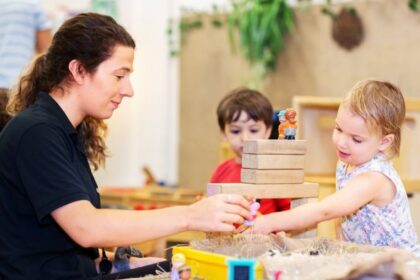 Vyriausybė pirmadienį dar kartą apsvarstė kitų metų biudžeto projektą ir nusprendė mokytojų, dirbančių pagal ikimokyklinio ir priešmokyklinio ugdymo programas, atlyginimų didinimui papildomai skirti dar 6,66 mln. eurų.