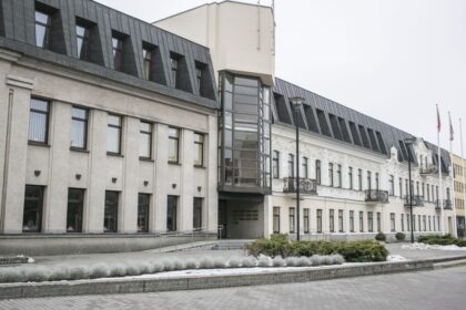 Į panevėžiečių namus jau beldžiasi pirmieji parašų prašantys kandidatai į Savivaldybės tarybos narius ir jų palaikymo komandos. Panevėžio mieste partijai, visuomeniniam rinkimų komitetui ar savarankiškam dalyviui iki sausio 17-osios reikės surinkti 630 gyventojų parašų, liudijančių, kad jie pritaria tų politikų dalyvavimui rinkimuose.