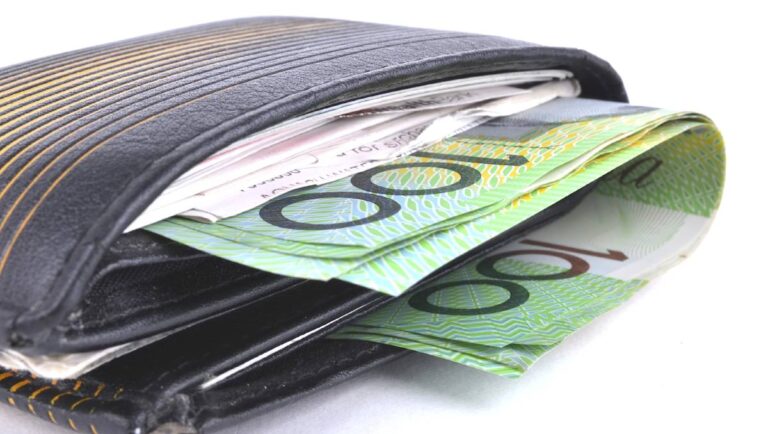 Į dėvėtų drabužių parduotuvę užsukę vagys gerokai praturtėjo prieš šventes.