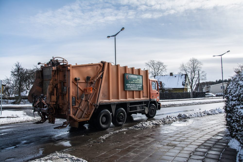 Sodų savininkams tik piktinantis Panevėžio rajono savivaldybe, verčiančia mokėti už atliekų išvežimą, nors soduose konteinerių niekas nėra matęs, miesto Savivaldybę koreguoti mokesčio už šiukšlių tvarkymą skaičiavimo metodą privertė verslas.