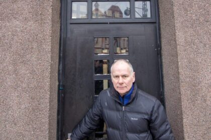 Į Panevėžio fotografijos galeriją neįleistas garsus miesto menininkas Valentinas Pečininas jubiliejinę parodą surengs kur kas didesnėse erdvėse ir iškilmingesnėje aplinkoje.