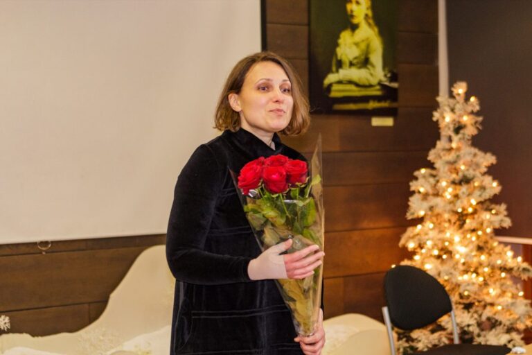 Kultūros ministerijos atstovės šiandien Panevėžio apskrities Gabrielės Petkevičaitės Bitės viešosios bibliotekos kolektyvui pristatė naująją bibliotekos direktorę Jurgitą Bugailiškienę.