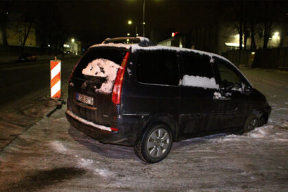 Nors atsakomybė už vairavimą neblaiviam nuo sausio 1 d. dar labiau sugriežtėjo, stikliuko mėgėjams tai nė motais. Šeštadienio naktį ir paryčiais ir vėl mieste buvo sulaikyti neblaivūs vairuotojai.