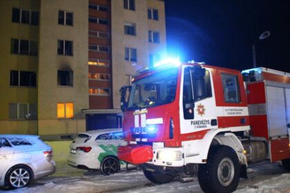Trečiadienio naktį Danutės gatvės daugiabučio gyventojus iš lovų išvertė viename iš butų kilęs gaisras.
