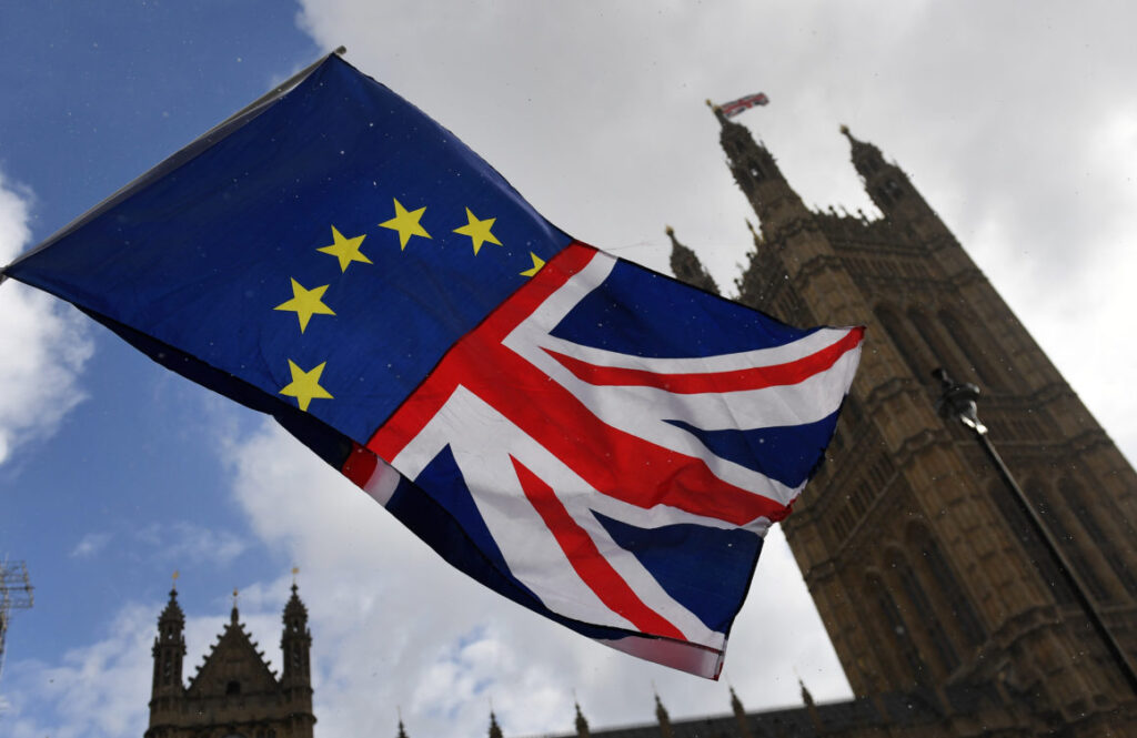 Pasitraukimo iš Europos Sąjungos procesą pradedanti Didžioji Britanija pradeda programą, kurios tikslas yra padėti suregistruoti maždaug 3,5 mln. ES piliečių, gyvenančių Jungtinėje Karalystėje.