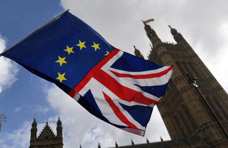 Pasitraukimo iš Europos Sąjungos procesą pradedanti Didžioji Britanija pradeda programą, kurios tikslas yra padėti suregistruoti maždaug 3,5 mln. ES piliečių, gyvenančių Jungtinėje Karalystėje.