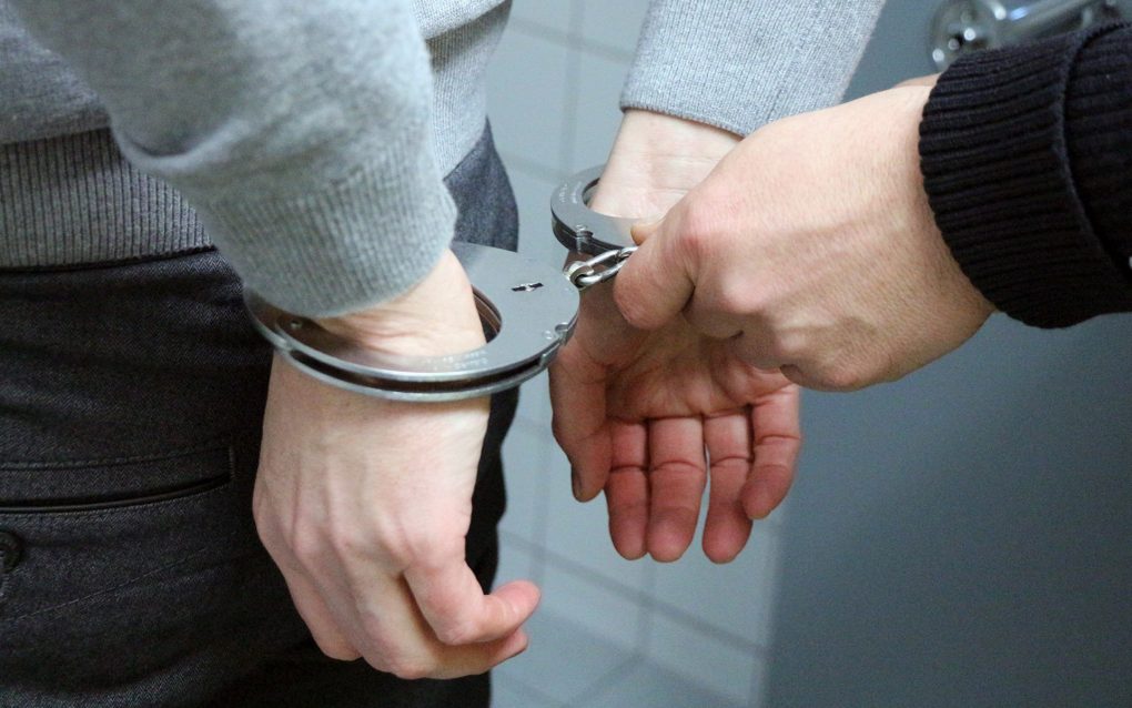Panevėžio apygardos prokuratūra baigė ikiteisminį tyrimą ir teismui perdavė žmogžudystės baudžiamąją bylą. Nužudymu iš chuliganiškų paskatų šioje byloje kaltinami trys Zarasų rajono gyventojai, kurių tik vienas yra sulaukęs pilnametystės.
