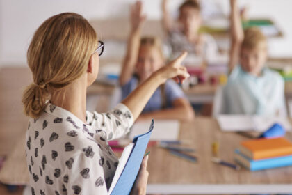 Švietimo, mokslo ir sporto ministras Algirdas Monkevičius sako, kad mokytojų atlyginimai turi būti 20 arba 30 proc. didesni nei vidutinė alga šalyje.