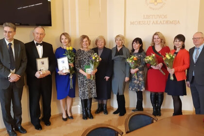 Valstybinė lietuvių kalbos komisija pagerbė ir apdovanojo lietuvių kalbos puoselėtojus. Tarp laureatų – Panevėžio rajono savivaldybės administracijos Švietimo, kultūros ir sporto skyriaus vyriausioji specialistė kalbos tvarkytoja Lietuvių kalbos draugijos Panevėžio skyriaus pirmininkė Birutė Goberienė – apdovanota už lietuvių kalbos puoselėjimą, šviečiamųjų kalbos ir kultūros renginių organizavimą, kalbos leidinių rengimą ir redagavimą.