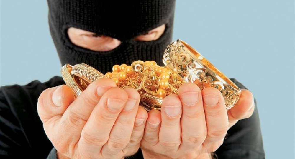 Didžiulius nuostolius skaičiuoja panevėžietė, namuose pasigedusi brangių papuošalų.