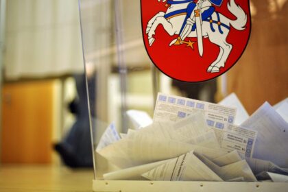 Panevėžiečių savivaldos rinkimuose kitą mėnesį laukia dilema: patikėti dar vieną kadenciją teisėsaugos įtarimų sulaukusiam merui ar miesto valdymą užleisti jo varžovams.