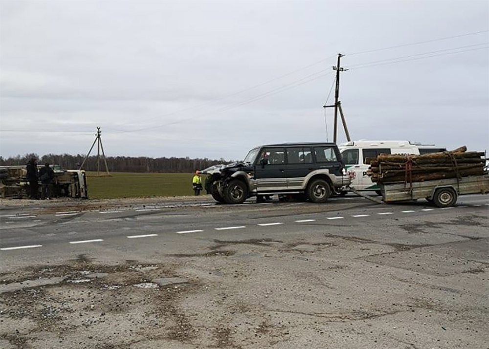 Šeštadienį, vasario 23 d., 16.38 val. Panevėžio r., kelyje Panevėžys–Šiauliai, 14,270 km. įvyko eismo įvykis, kurio metu nesunkiai sužeisti žmonės.