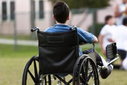 Tėvai ar įtėviai, namuose prižiūrintys neįgalius vaikus, nuo 2020 metų pensijai bei nedarbingumui bus draudžiami valstybės lėšomis. Kasmet tam reikės 10-11 mln. eurų.