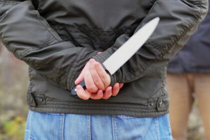 Devyniolikmetis buvo užpultas šią naktį iškart po dvyliktos valandos.