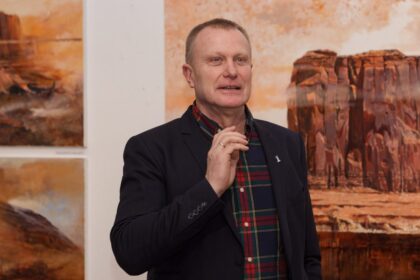 Dešimt metų – tiek praėjo nuo paskutinės tapytojo Balio Tuskėno eksponuotos parodos Lietuvos dailininkų sąjungos Panevėžio skyriaus „Galerijoje XX“. Vasario pradžioje čia atidaryta nauja, devynis naujausius darbus pristatanti ekspozicija „Tendencija“.