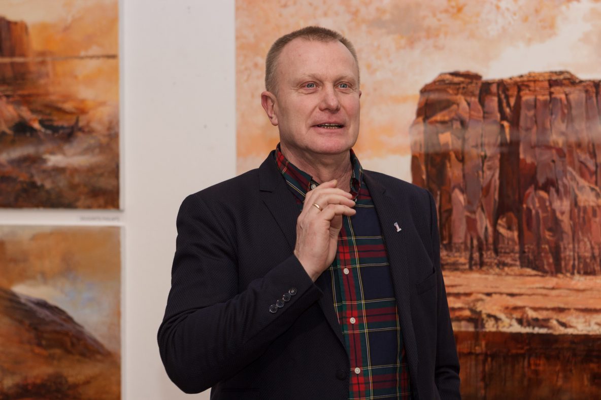 Dešimt metų – tiek praėjo nuo paskutinės tapytojo Balio Tuskėno eksponuotos parodos Lietuvos dailininkų sąjungos Panevėžio skyriaus „Galerijoje XX“. Vasario pradžioje čia atidaryta nauja, devynis naujausius darbus pristatanti ekspozicija „Tendencija“.