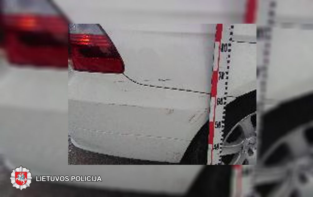 2019-03-01 Panevėžyje, Dariaus ir Girėno g., namo kieme apgadintas automobilis „BMW“. Jį apgadinusio automobilio vairuotojas iš eismo įvykio vietos pasitraukė.