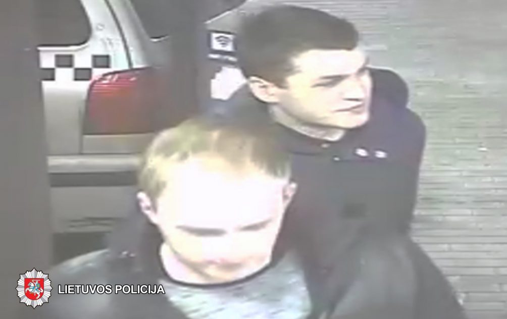 2019-02-16 02.16 val. Panevėžyje, Nemuno g., degalinėje, nenustatyti asmenys konflikto metu sumušė vyrą ir apgadino automobilį.