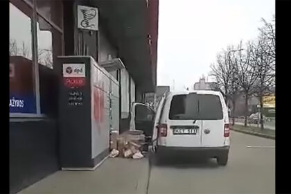 „Siuntos yra turtas“, – deklaruoja „DPD Lietuva“ siuntų įmonė, kurios kurjerio darbas Panevėžyje apstulbino ir papiktino plačią socialinių tinklų auditoriją.